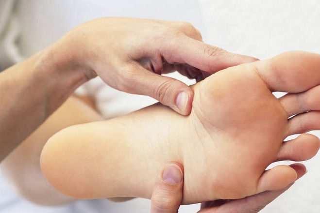 Las lesiones de Pie Diabético son aquellas úlceras o heridas que surgen en diabéticos de tobillo hacia abajo