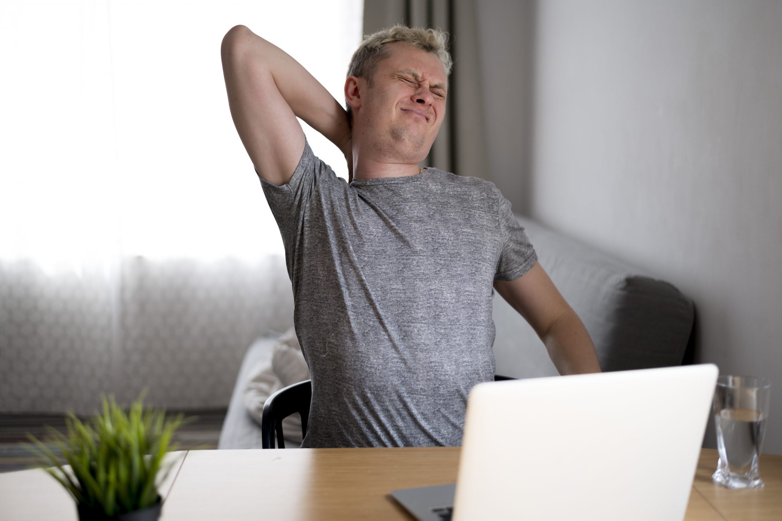 dolor_lumbar_lumbalgia_como_influye_el_teletrabajo_en_el_riesgo_de_padecer_lumbalgia_unidad_de_dolor_y_traumatologia_del_Hospital_La_Paloma_en_Las_Palmas